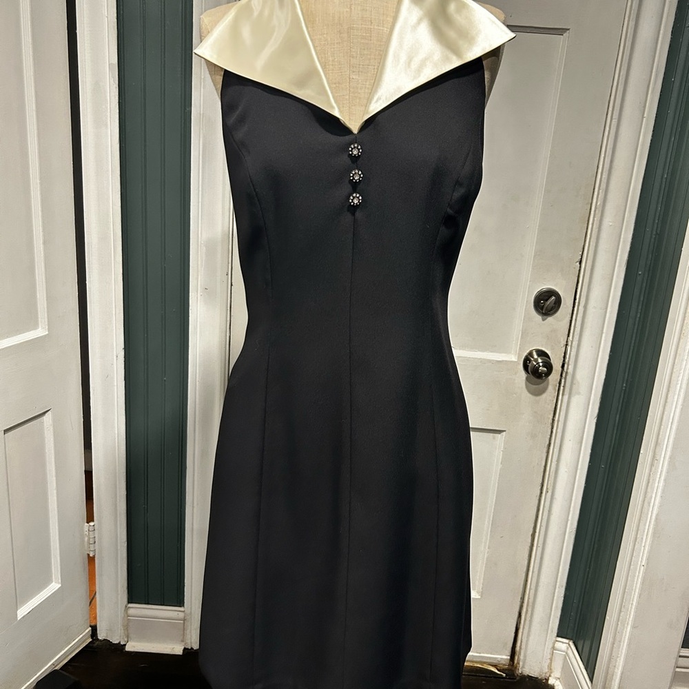 Black Dress with Ivory Collar - Elegant Sleeveless Dress